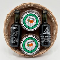 Dois mini bolos de mel e duas garrafas e cesto 200g