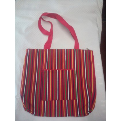 Bolsa Riscada com Recorte Casas e Cordão com fecho 